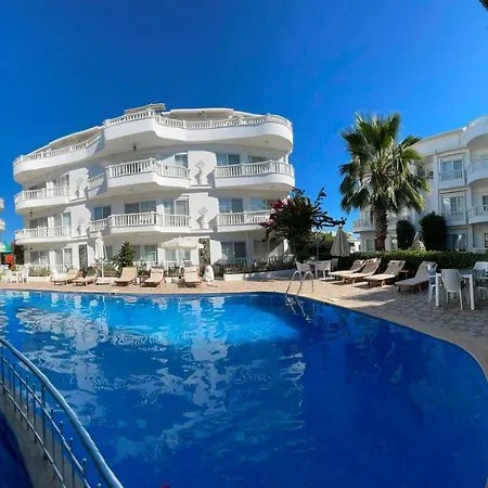 Belka Golf Luxury Poolside Apartment