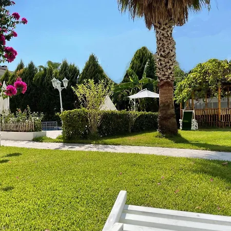 Belka Golf Luxury Poolside Apartment *