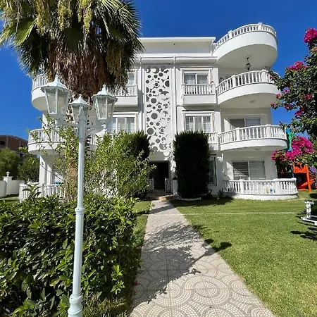 Belka Golf Luxury Poolside Appartement