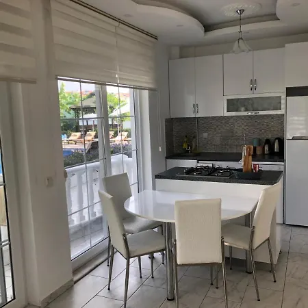 Belka Golf Luxury Poolside Appartement *